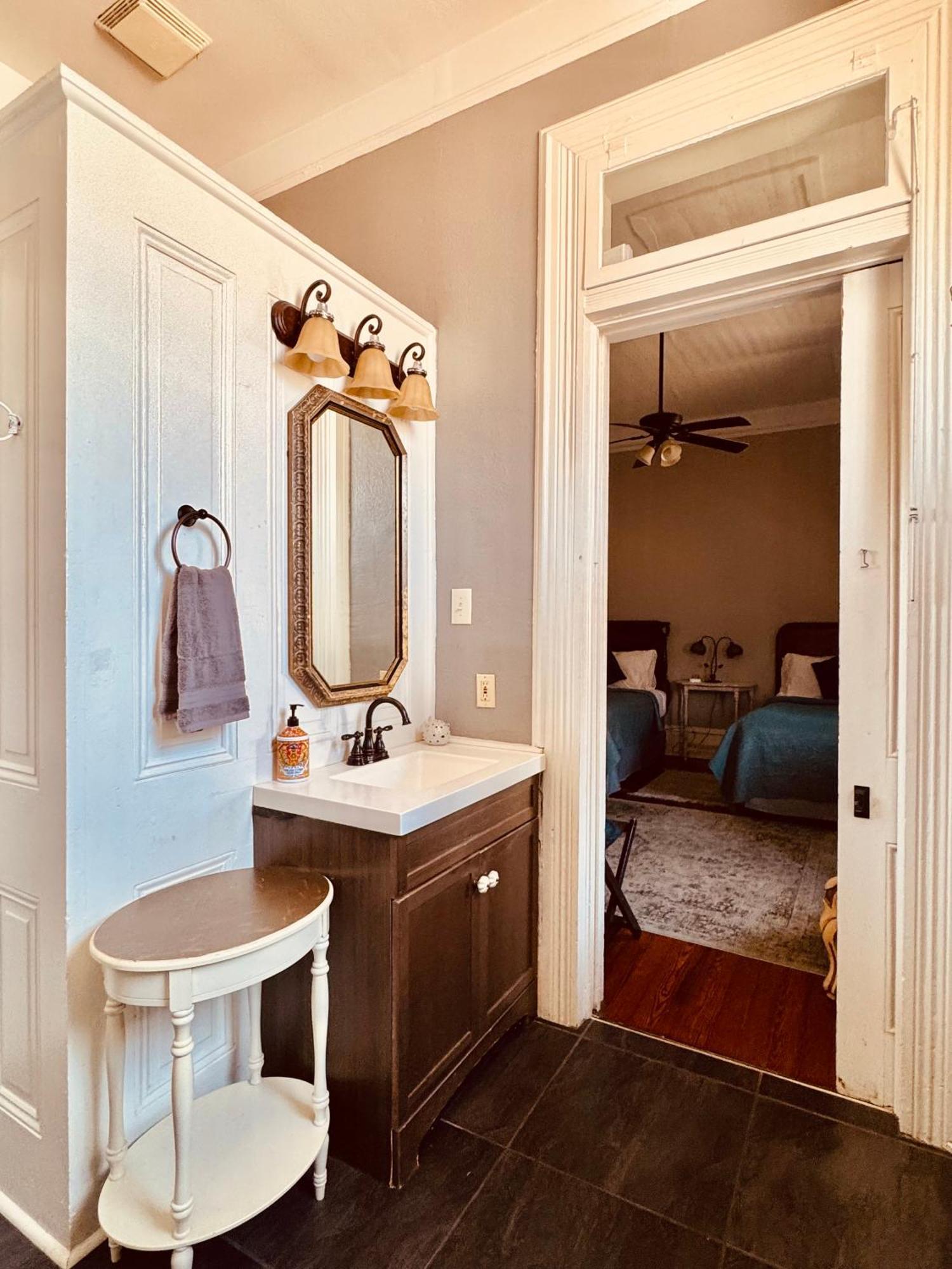 The Dragonfly Treme Guest House ニューオーリンズ エクステリア 写真
